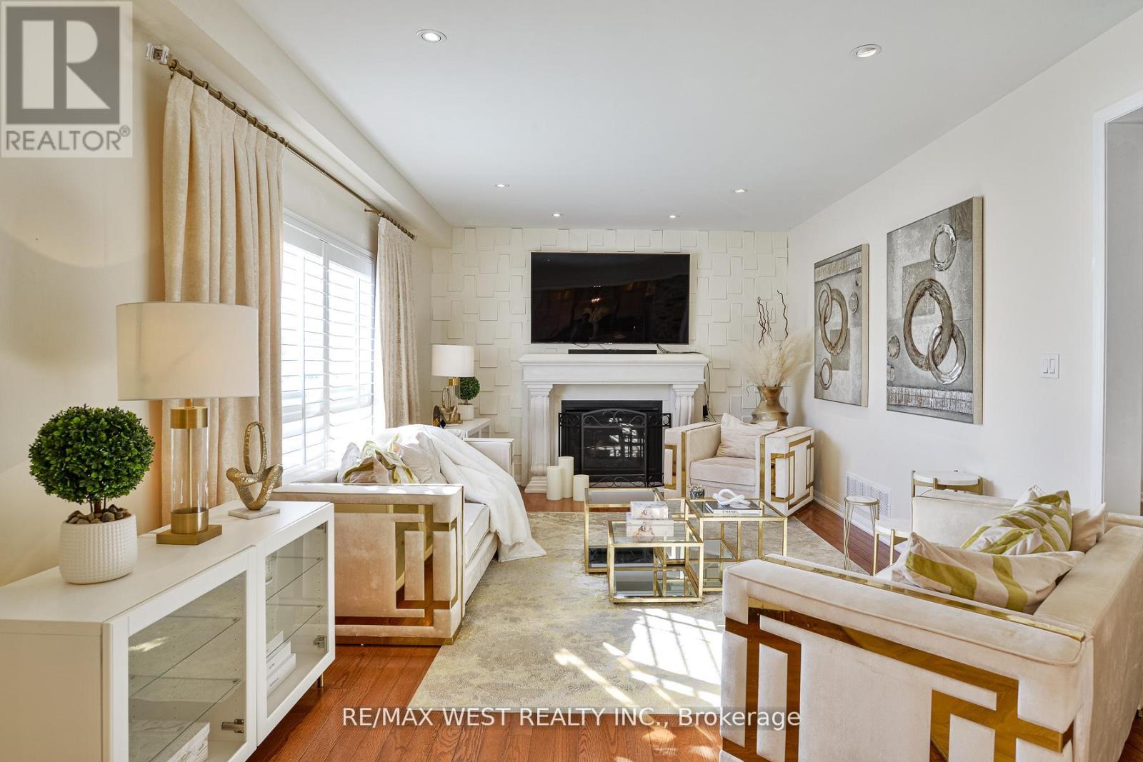 134 SANDRINGHAM DRIVE - 7