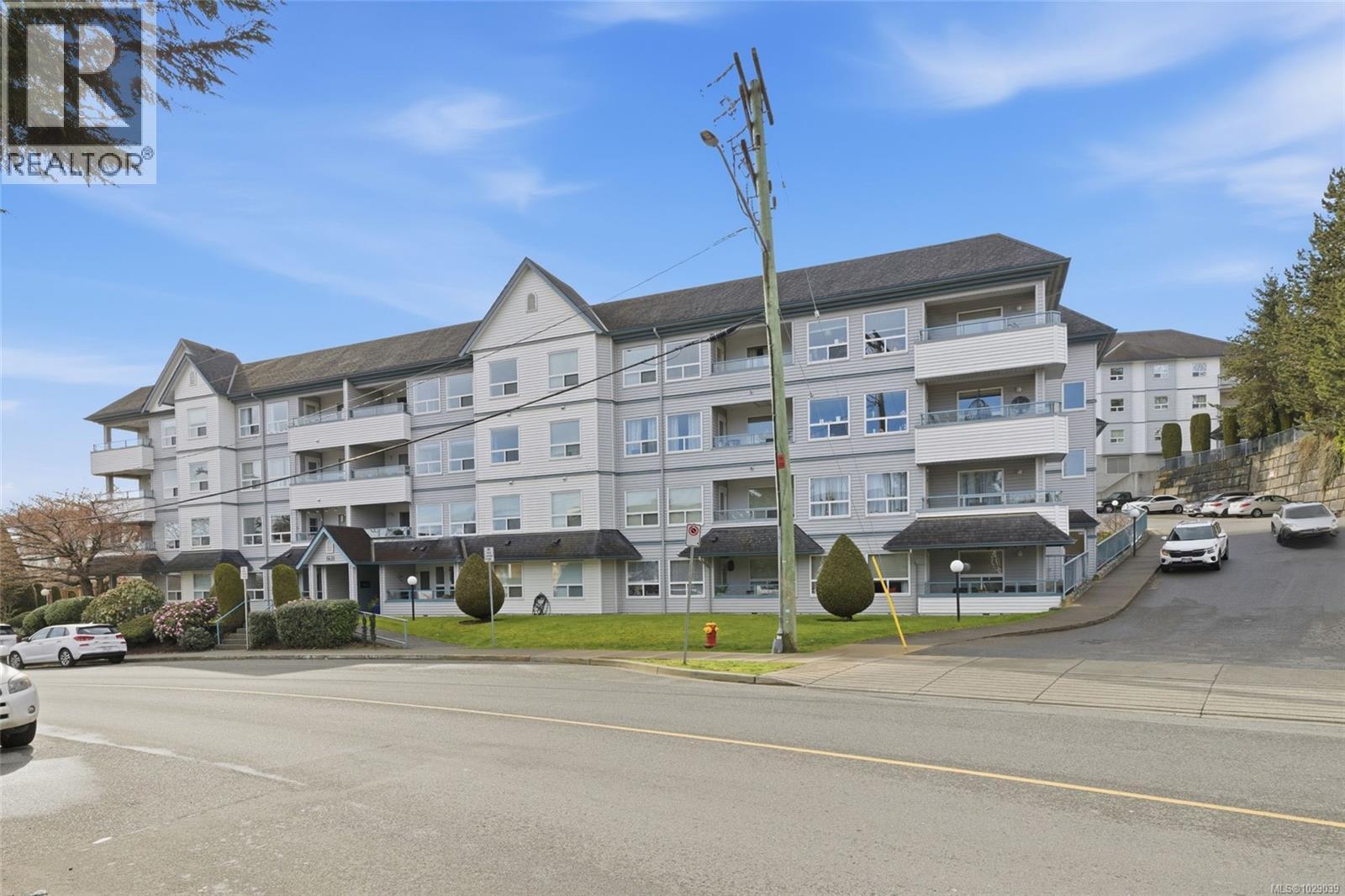 #410 1631 Dufferin Cres - 1