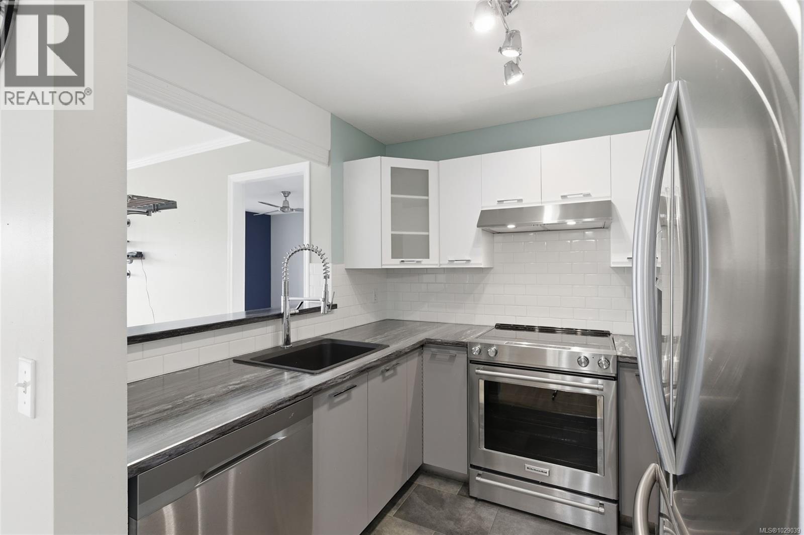 #410 1631 Dufferin Cres - 19