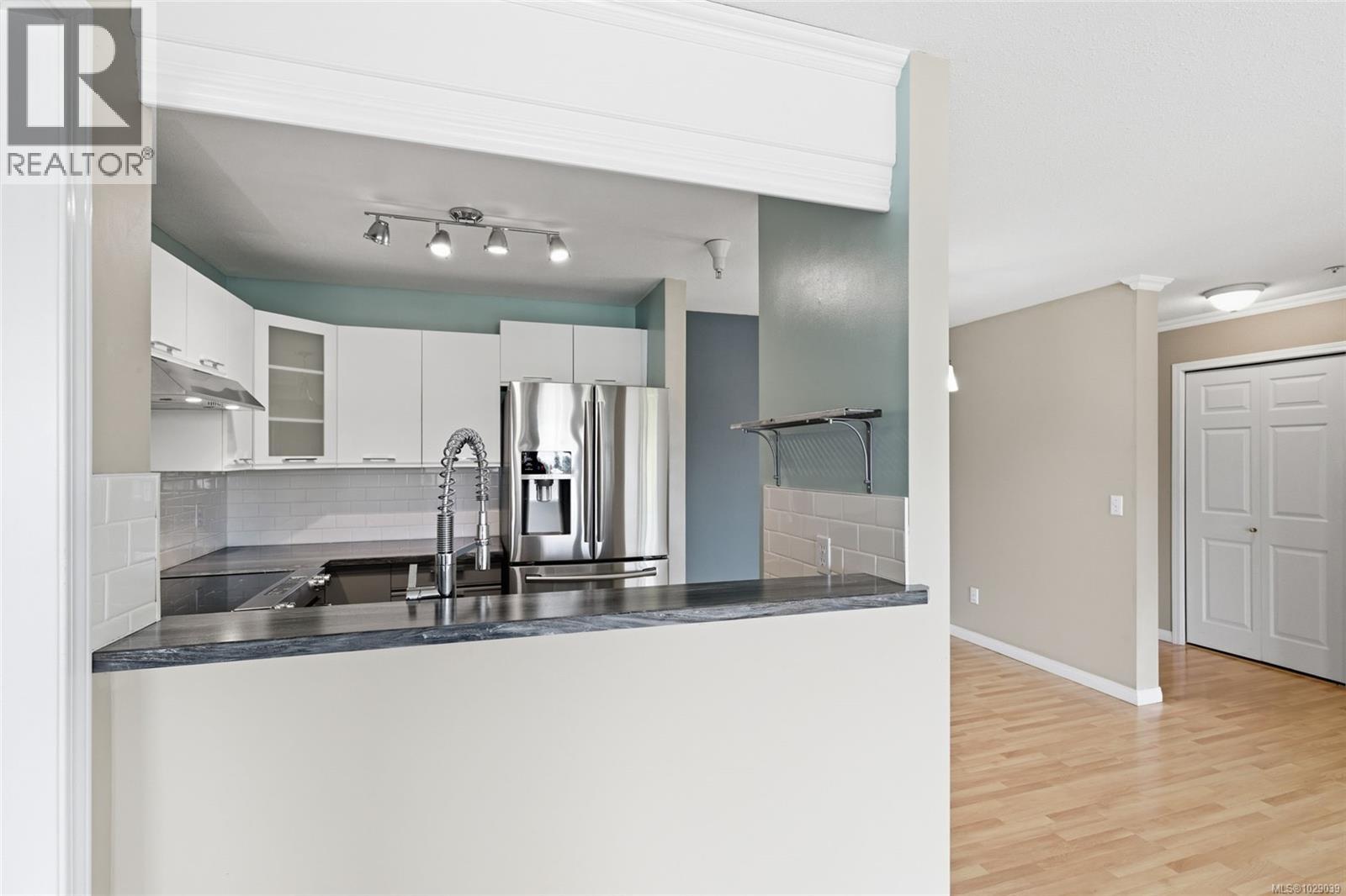#410 1631 Dufferin Cres - 22