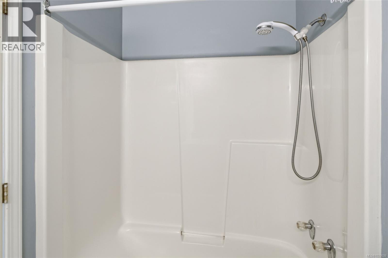#410 1631 Dufferin Cres - 37