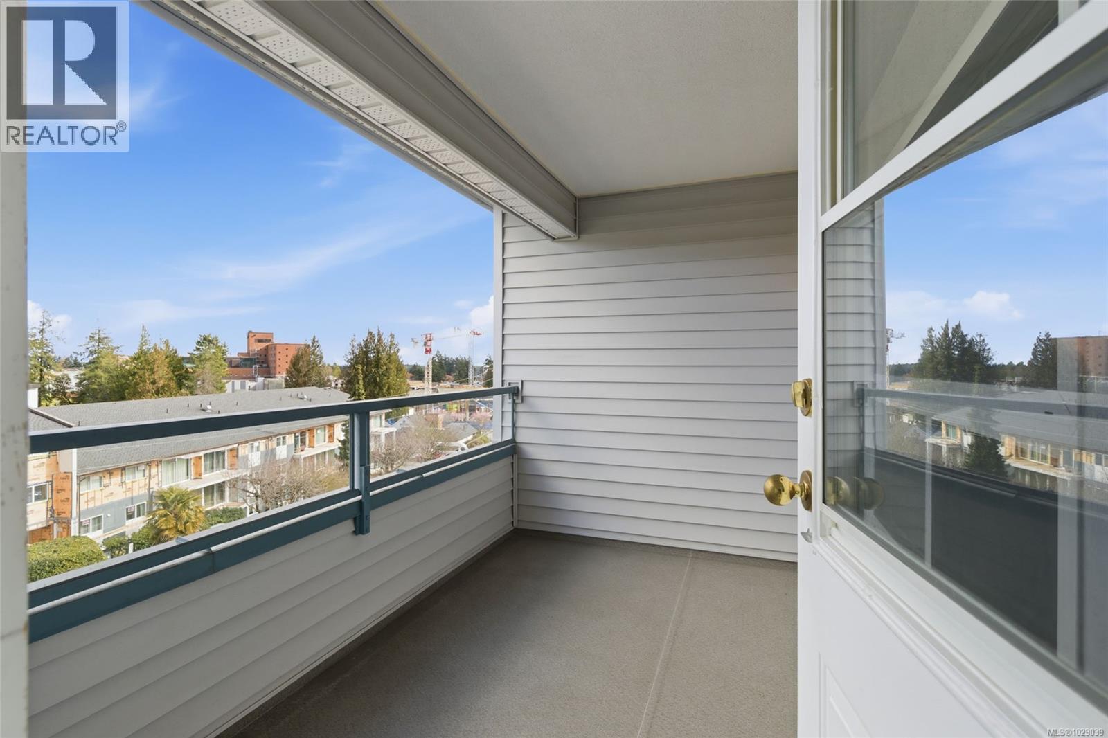 #410 1631 Dufferin Cres - 39