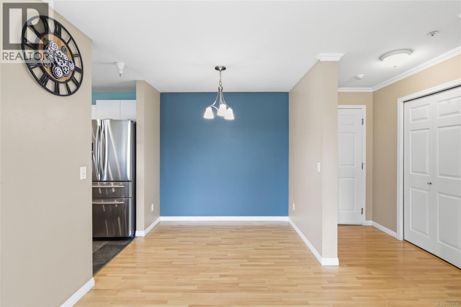#410 1631 Dufferin Cres - 4