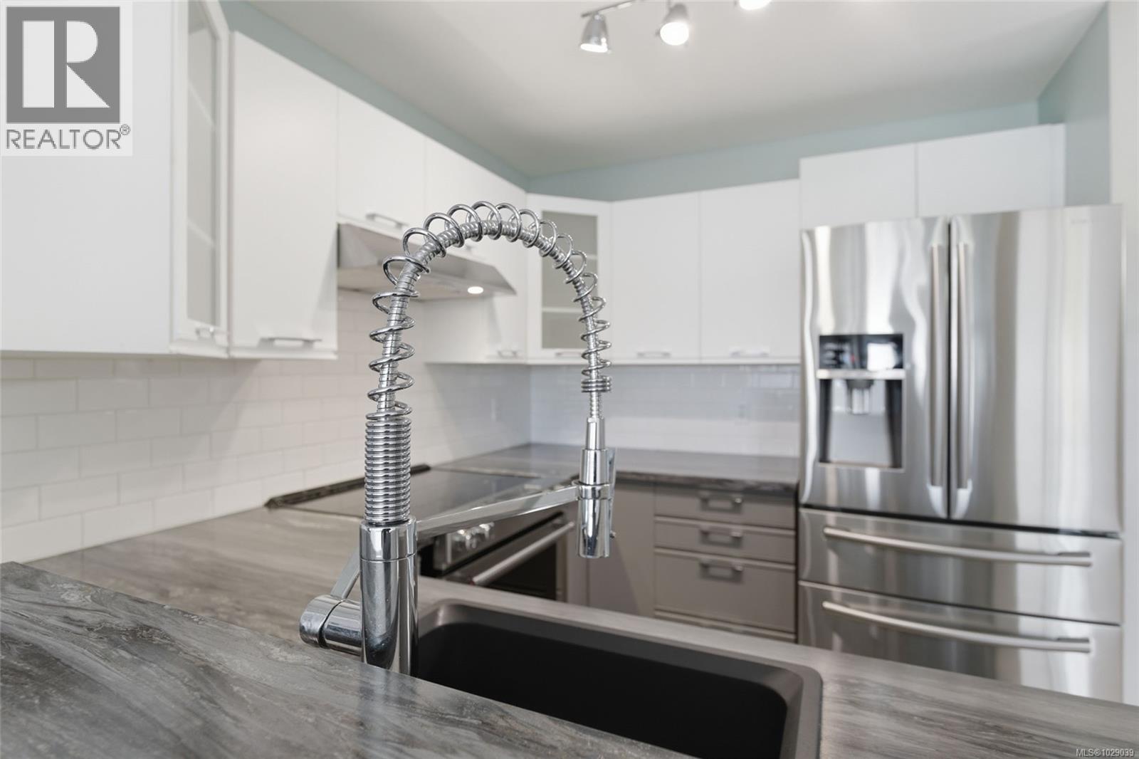 #410 1631 Dufferin Cres - 6