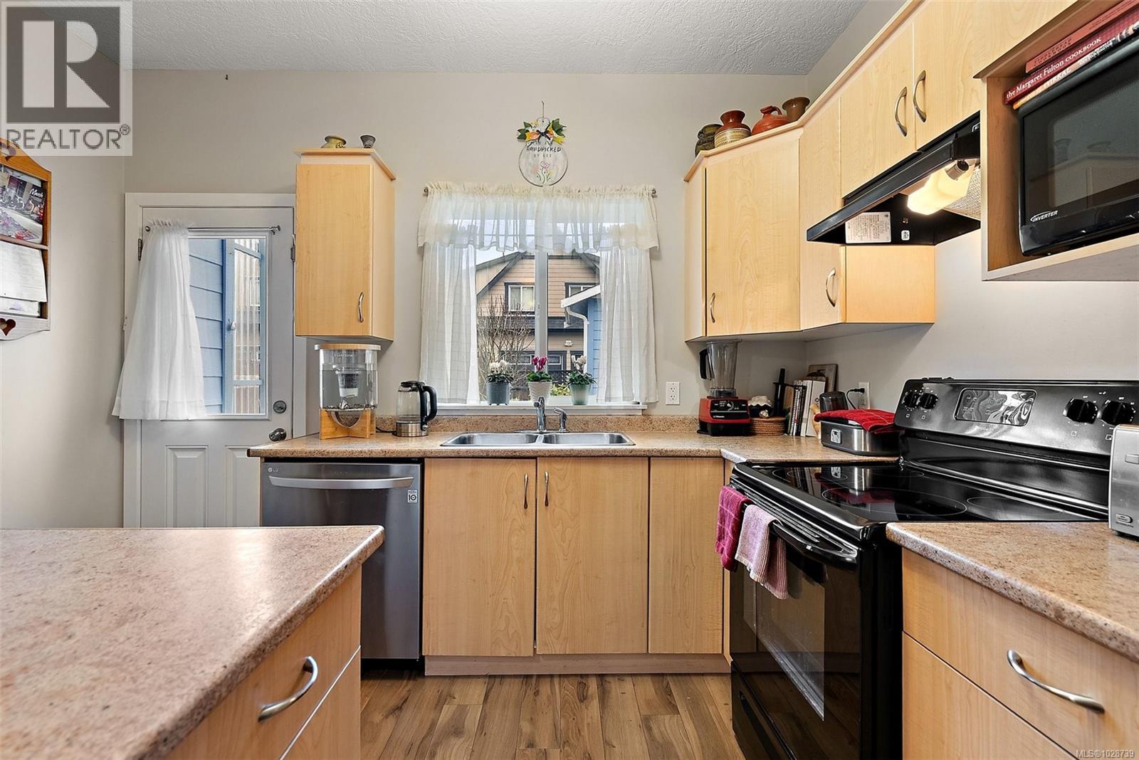  3389 Piper Road, Langford