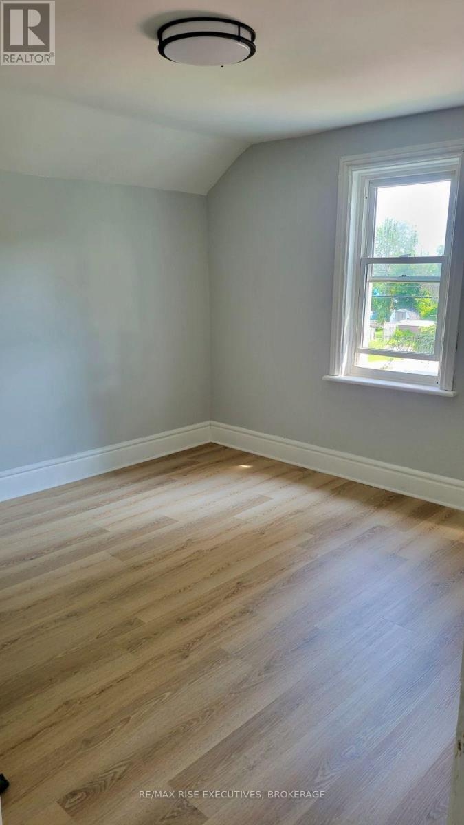 190 VICTORIA AVENUE - 33