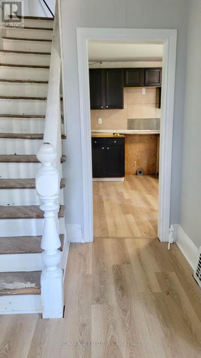 190 VICTORIA AVENUE - 37