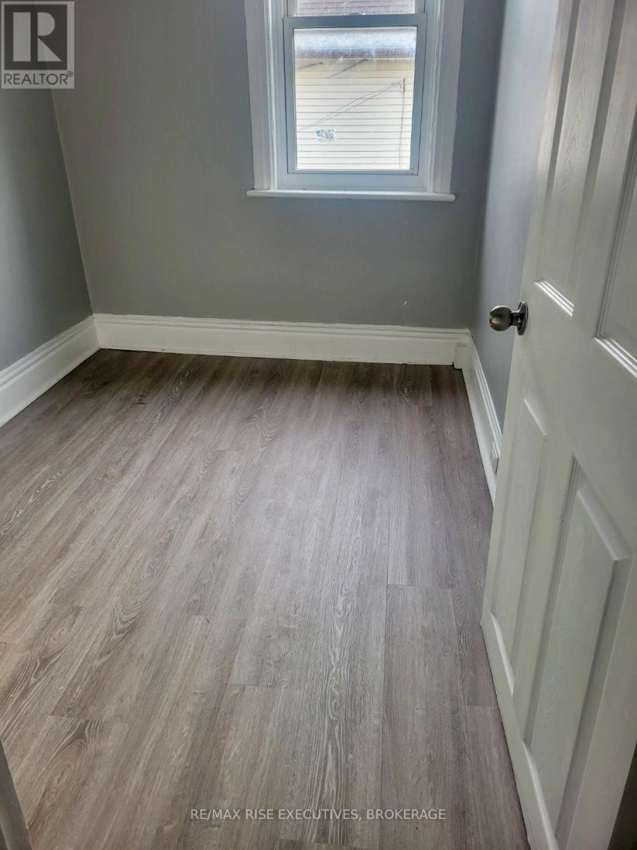 190 VICTORIA AVENUE - 38