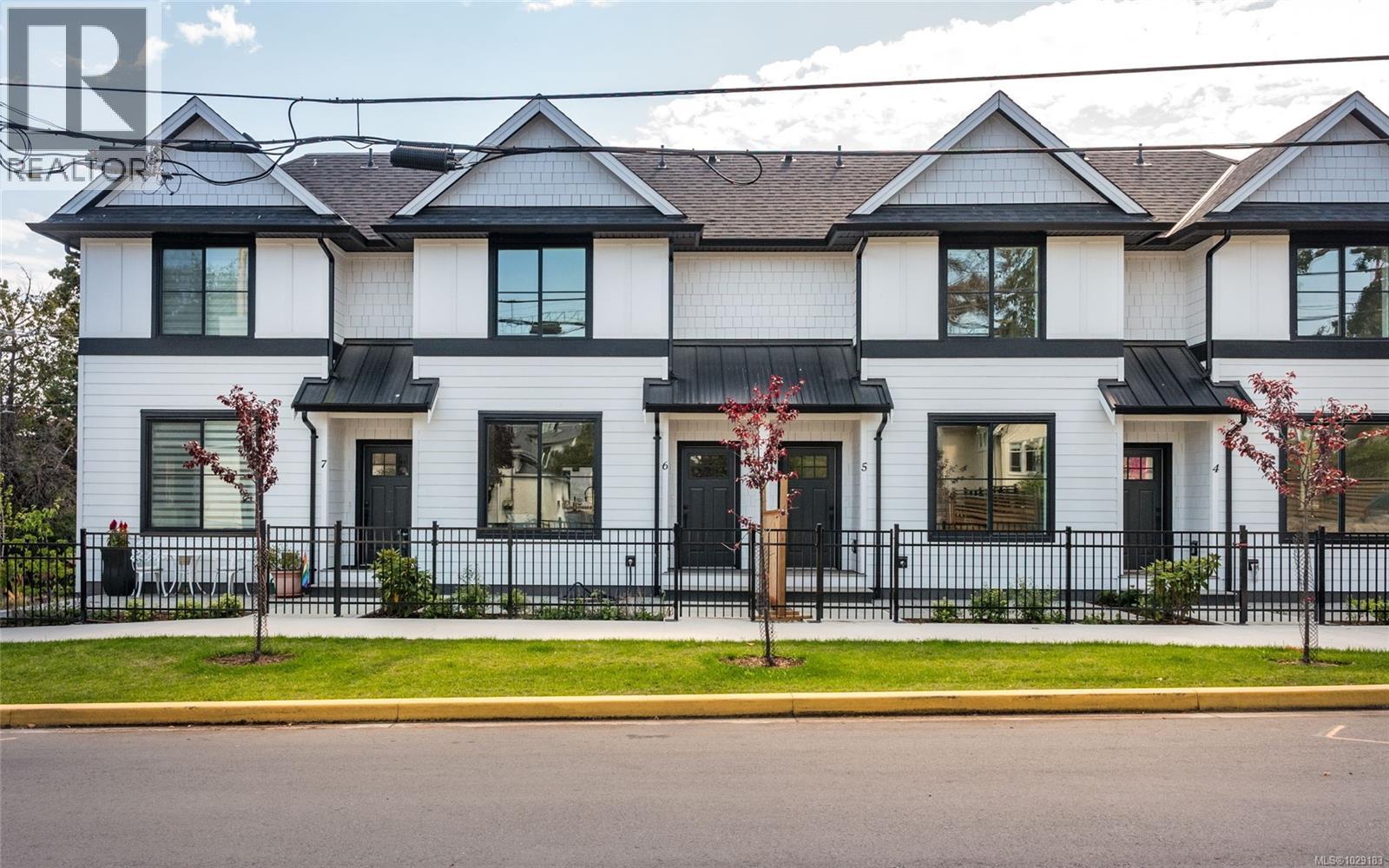 5 820 Dunsmuir Road, Esquimalt