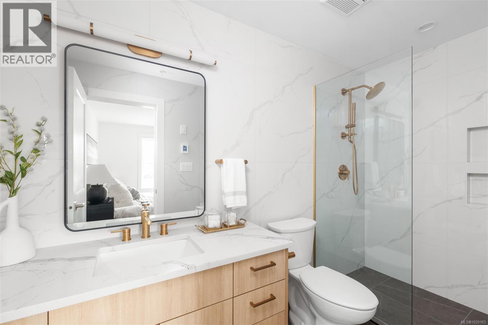 5 820 Dunsmuir Road, Esquimalt