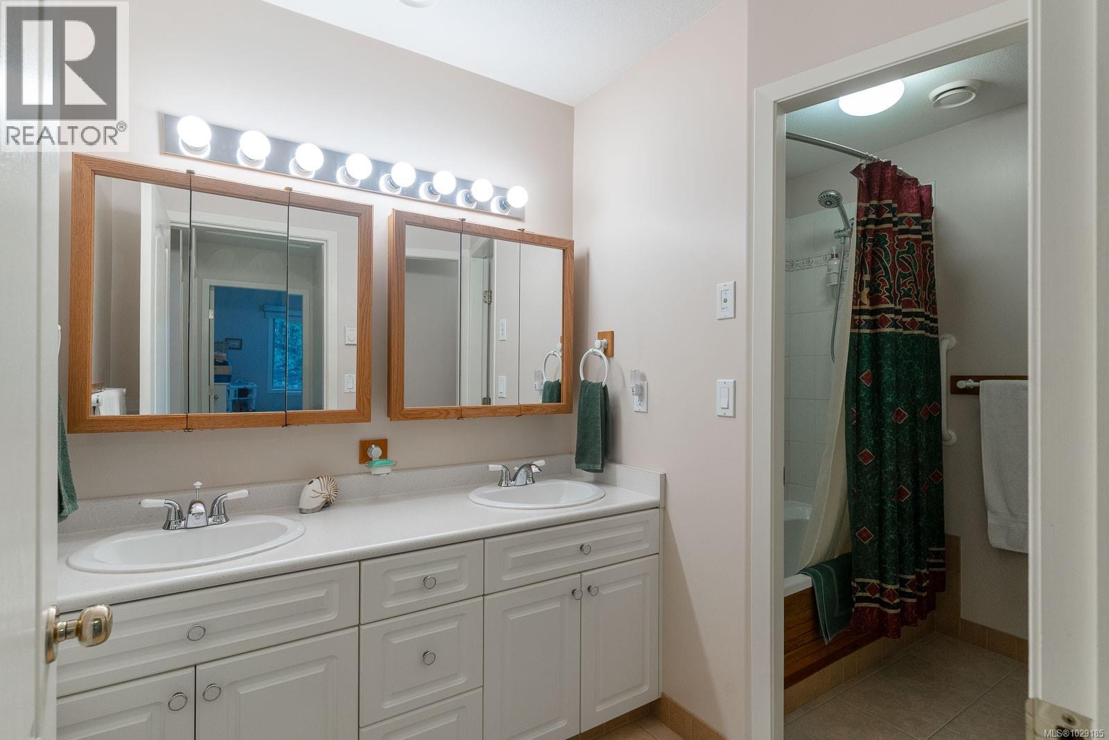 5895 River Rd, Port Alberni