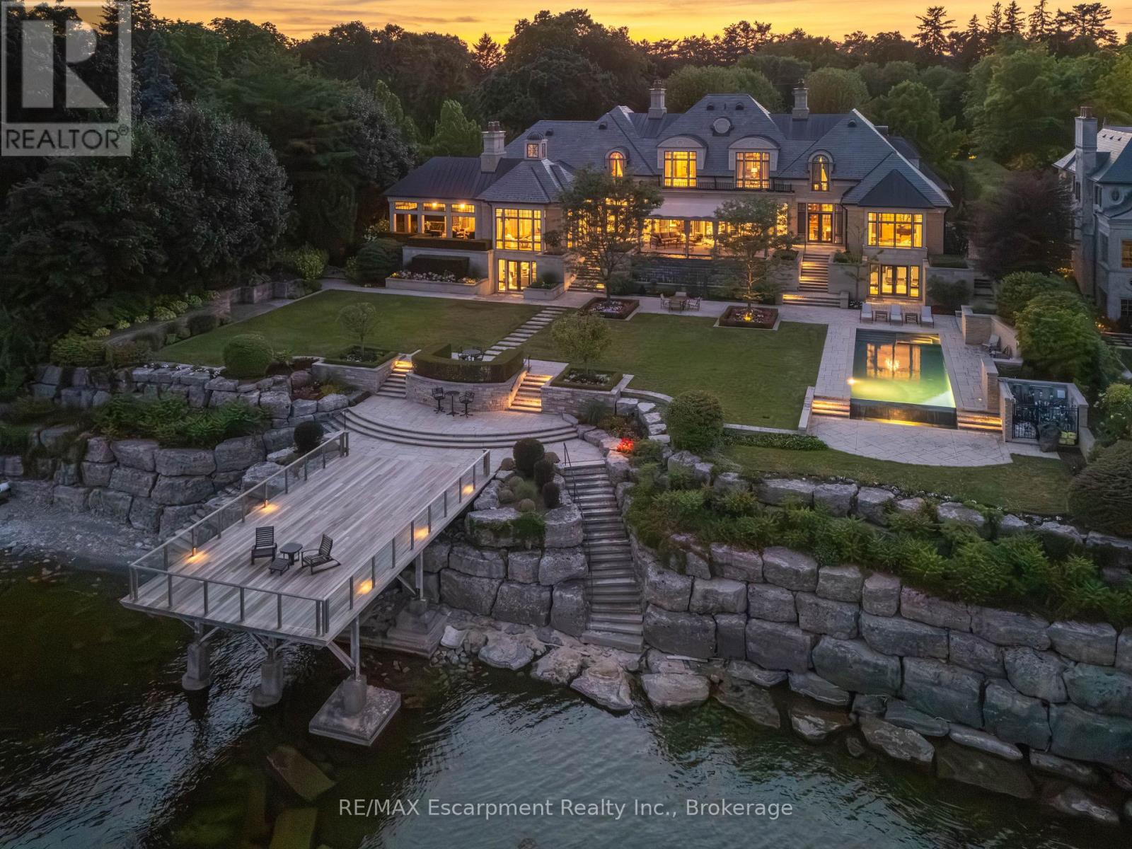 2054 LAKESHORE ROAD E