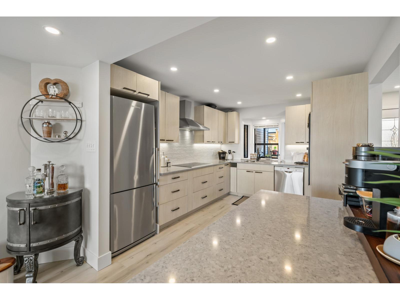 2 14985 VICTORIA AVENUE, White Rock