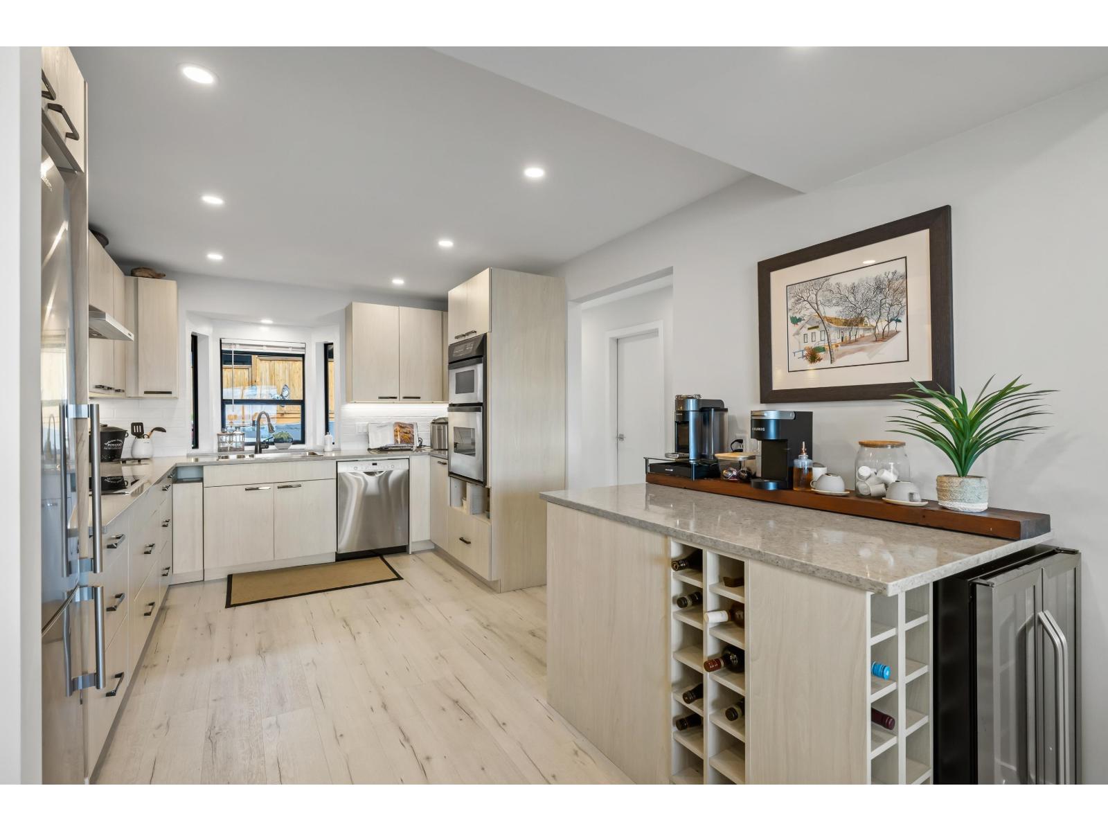 2 14985 VICTORIA AVENUE, White Rock