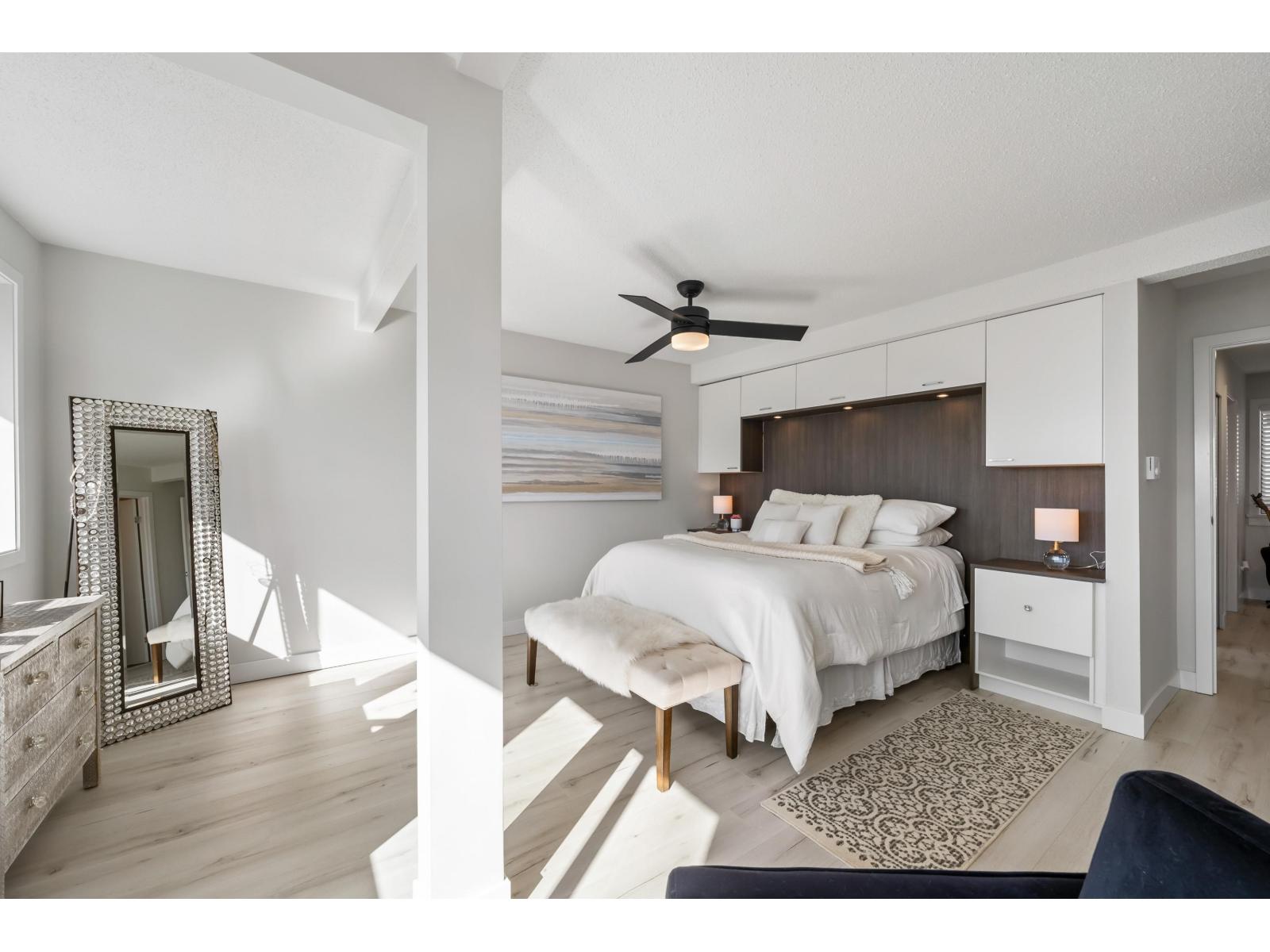 2 14985 VICTORIA AVENUE, White Rock