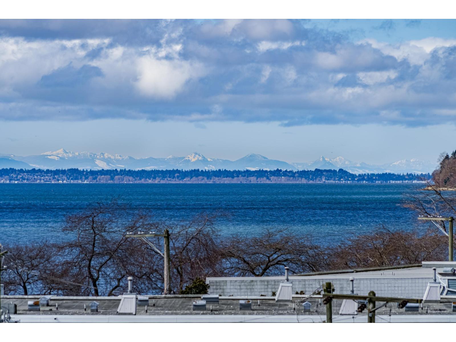 2 14985 VICTORIA AVENUE, White Rock