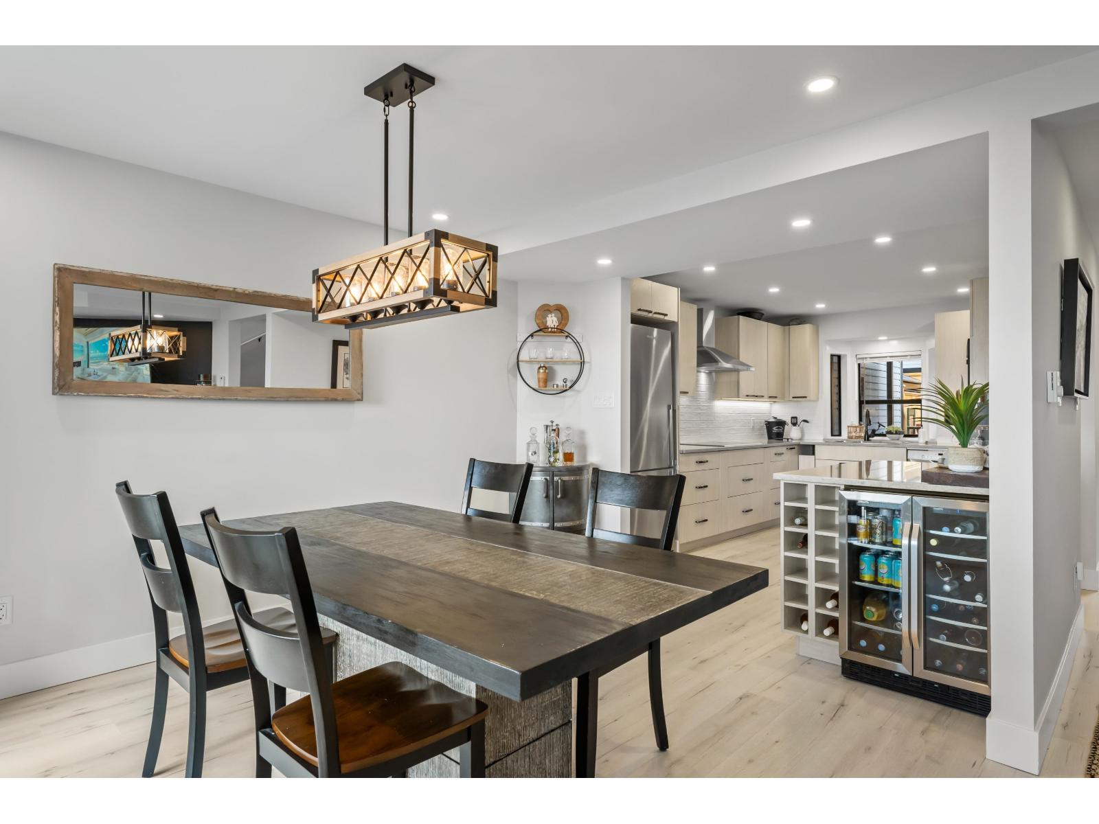 2 14985 VICTORIA AVENUE, White Rock