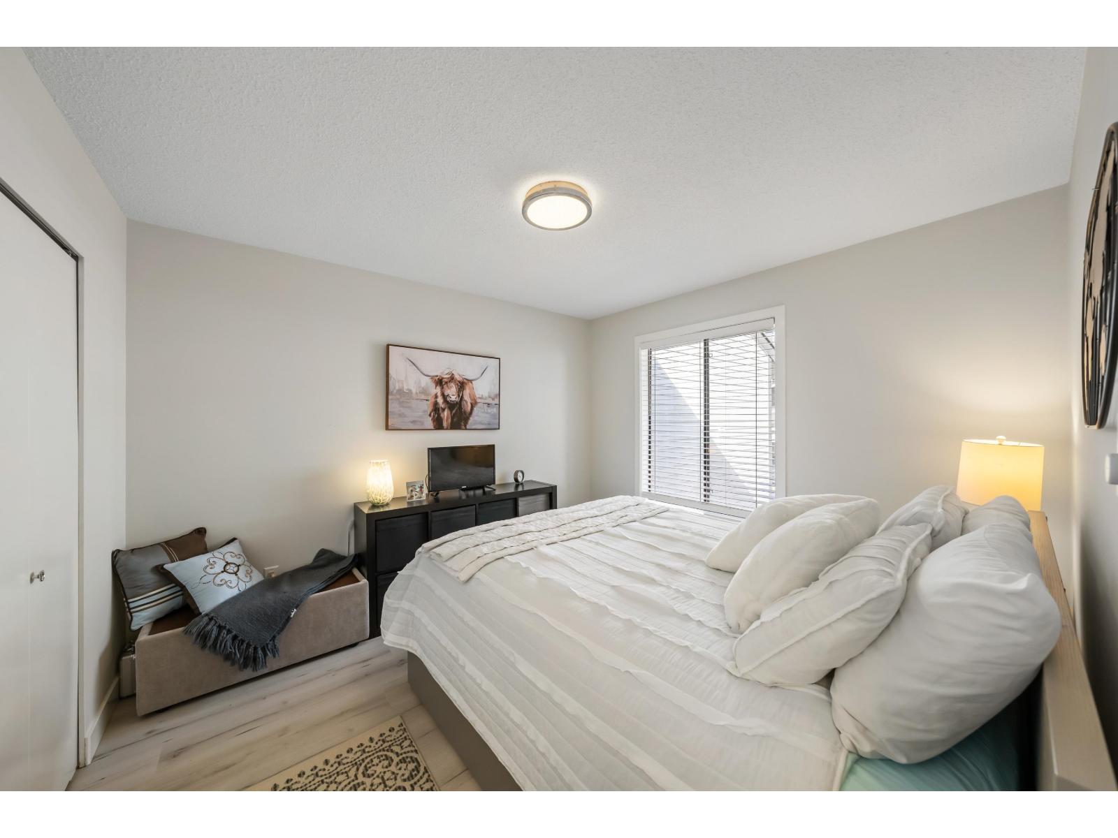 2 14985 VICTORIA AVENUE, White Rock