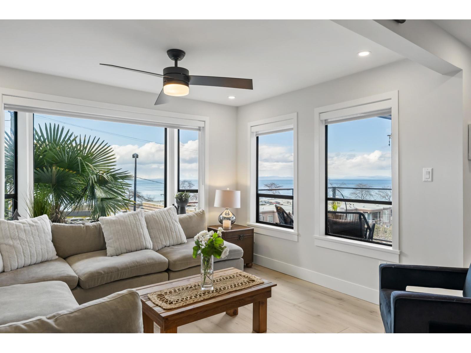 2 14985 VICTORIA AVENUE, White Rock