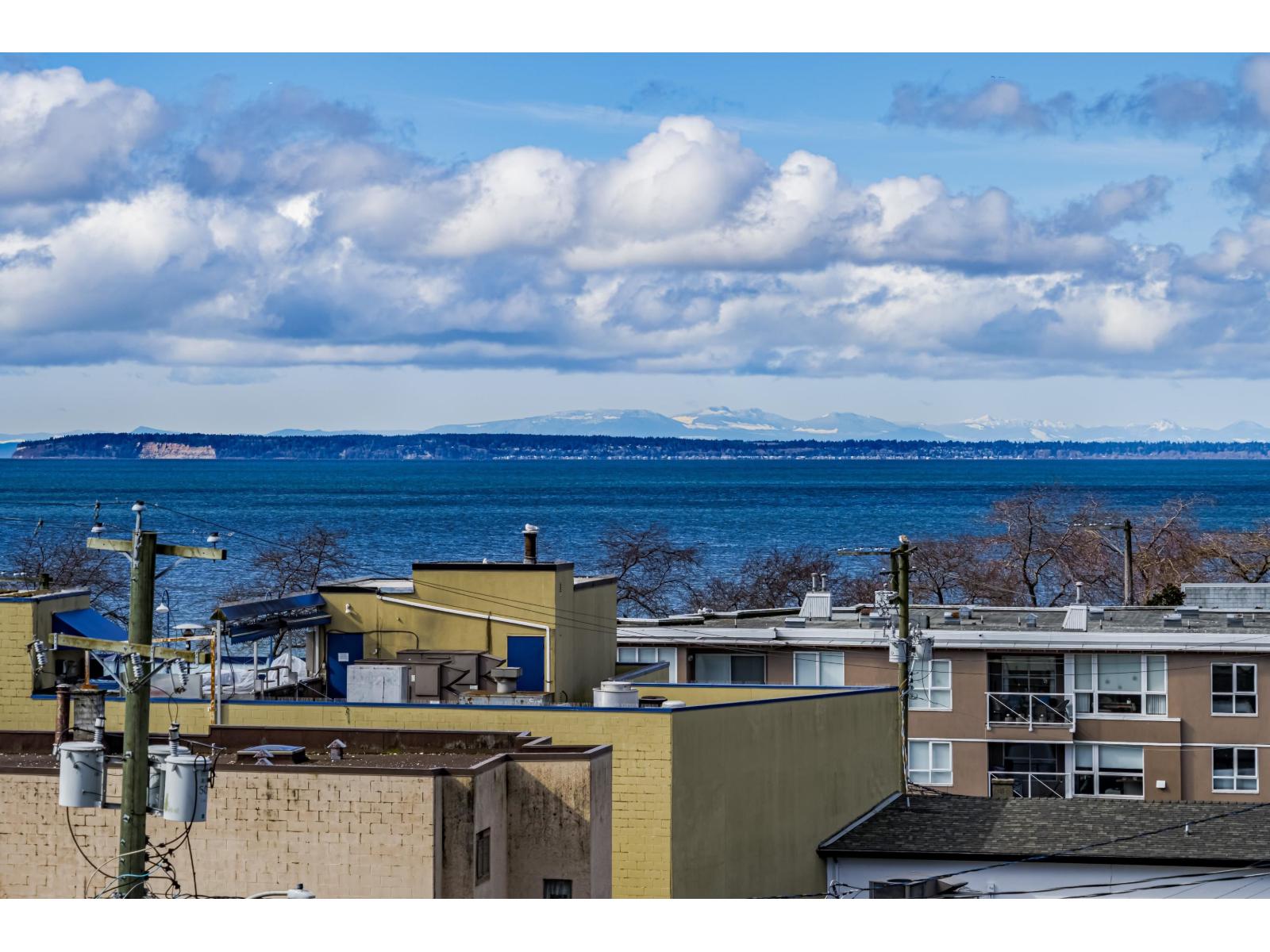 2 14985 VICTORIA AVENUE, White Rock