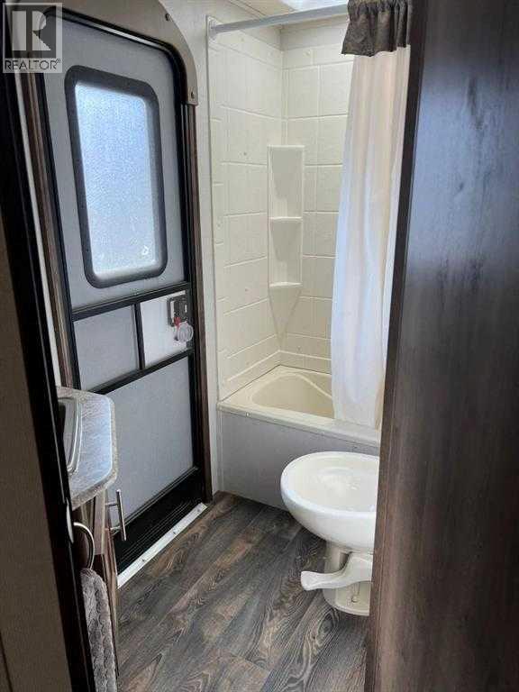 25054 South Pine Lake Road, Rural Red Deer County