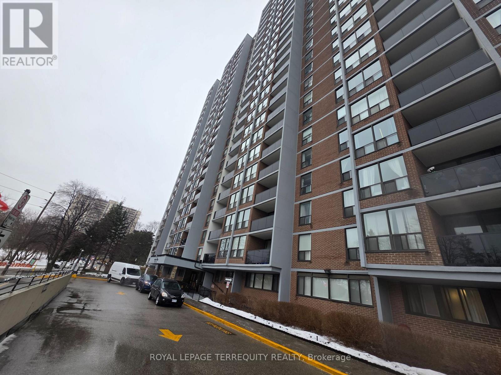 1810 - 85 EMMETT AVENUE