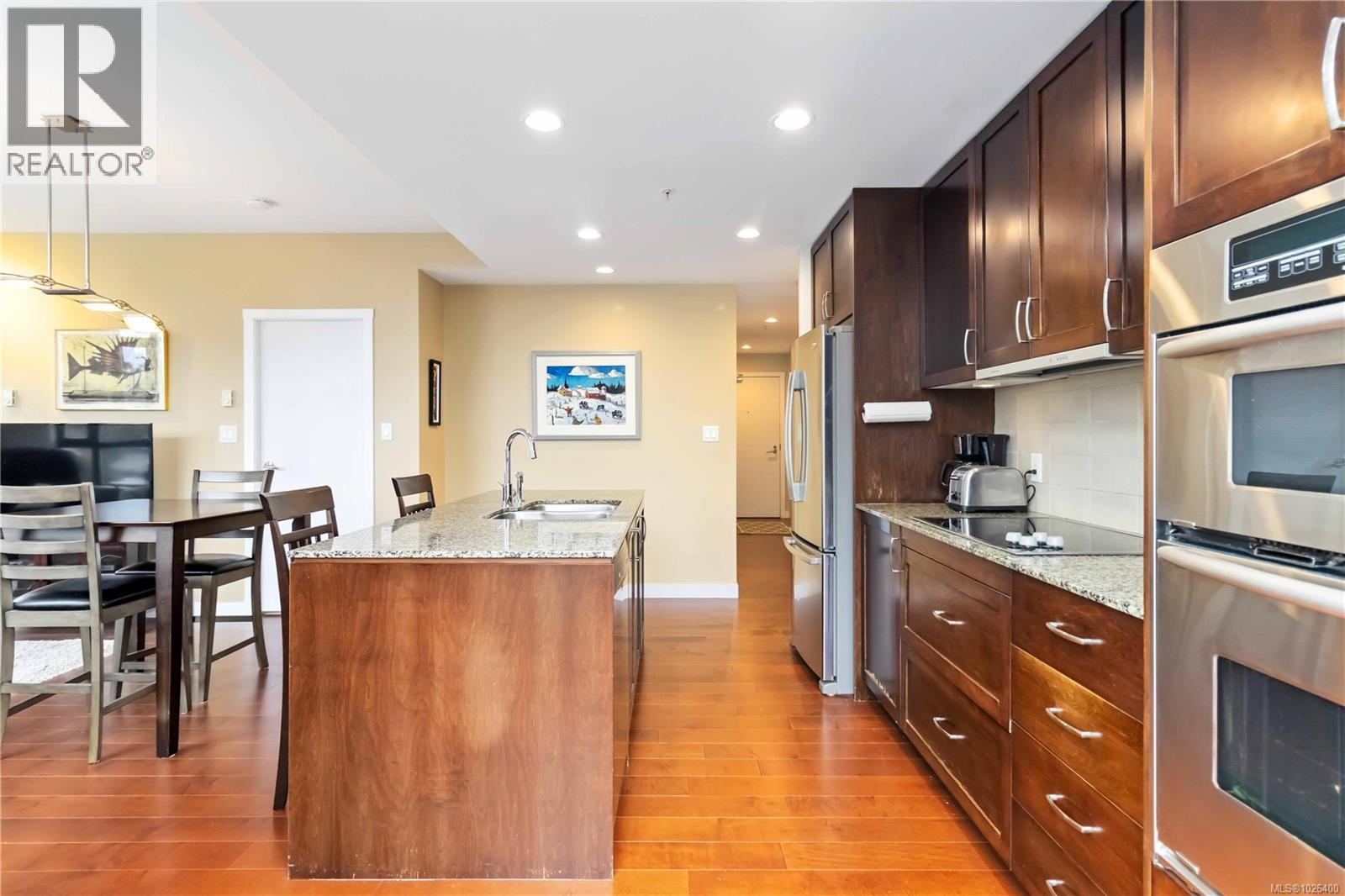 603 788 Humboldt St, Victoria