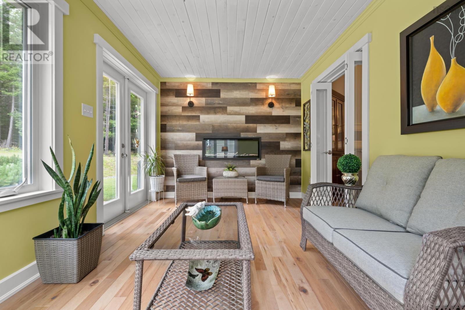 Property 22 of 50 of 532 Oakland Road