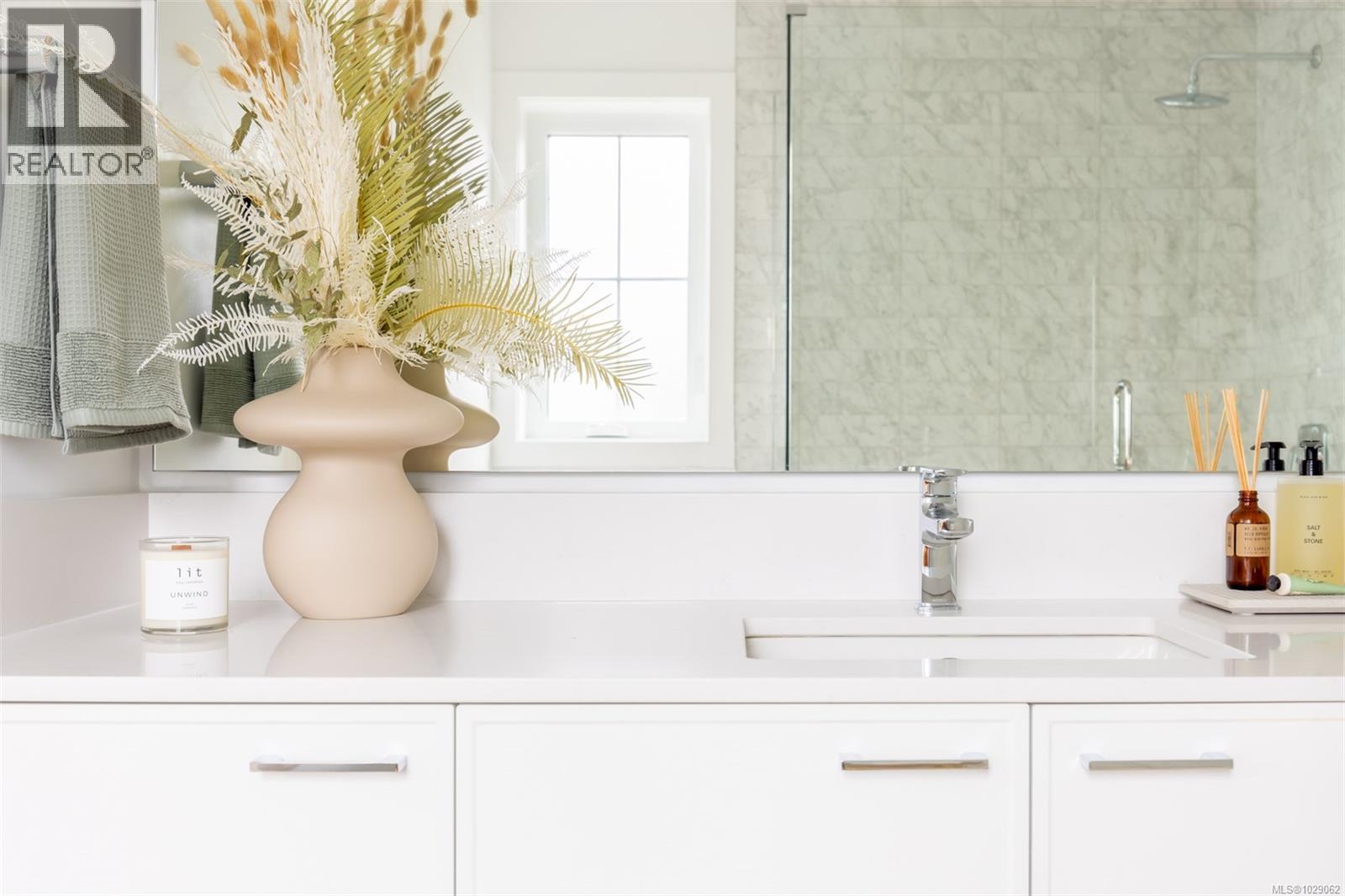 TH22 3450 Whittier Avenue, Saanich