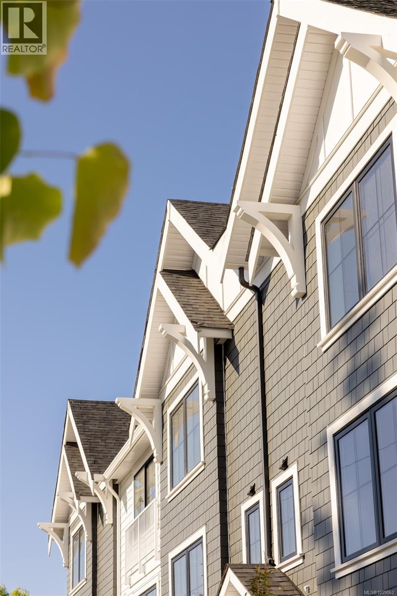 TH22 3450 Whittier Avenue, Saanich