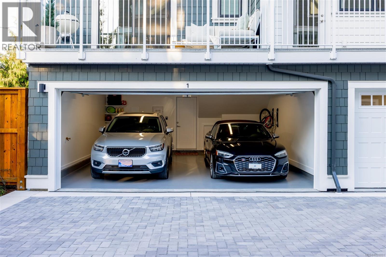 TH15 3450 Whittier Avenue, Saanich