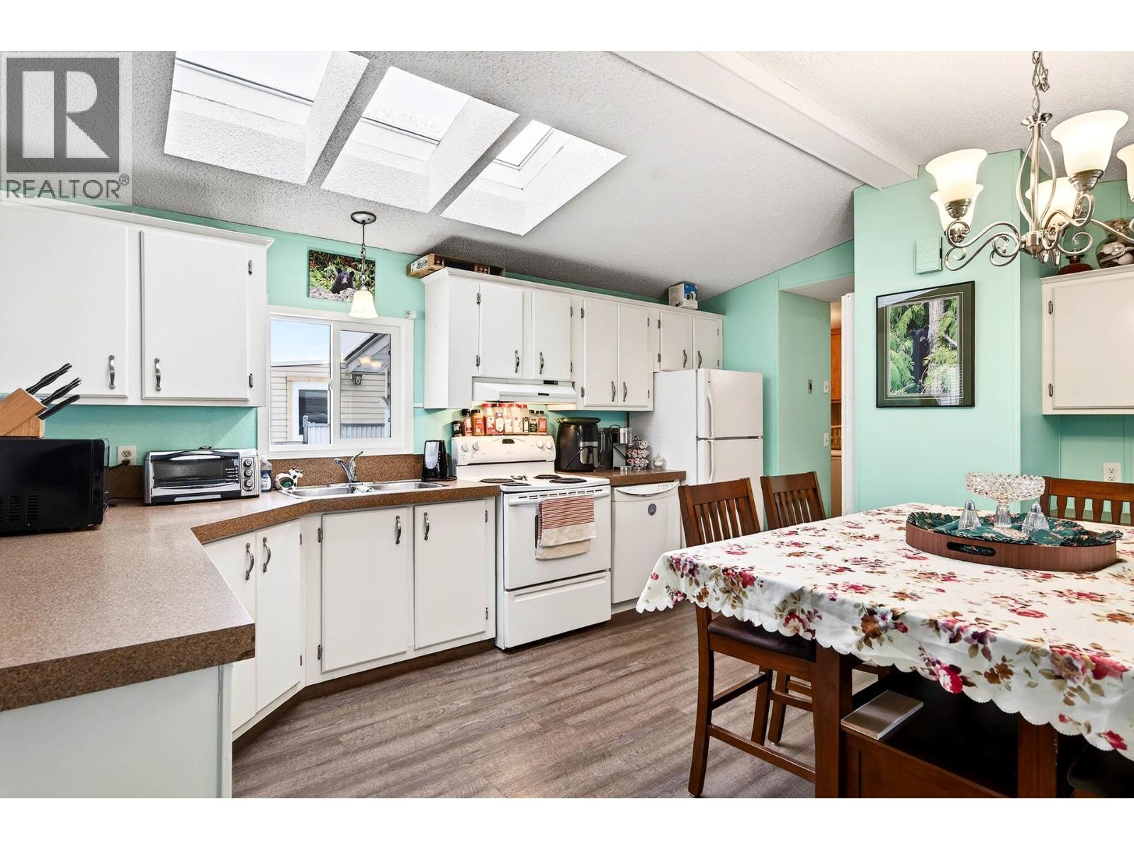 #8 1555 HOWE Road - 3
