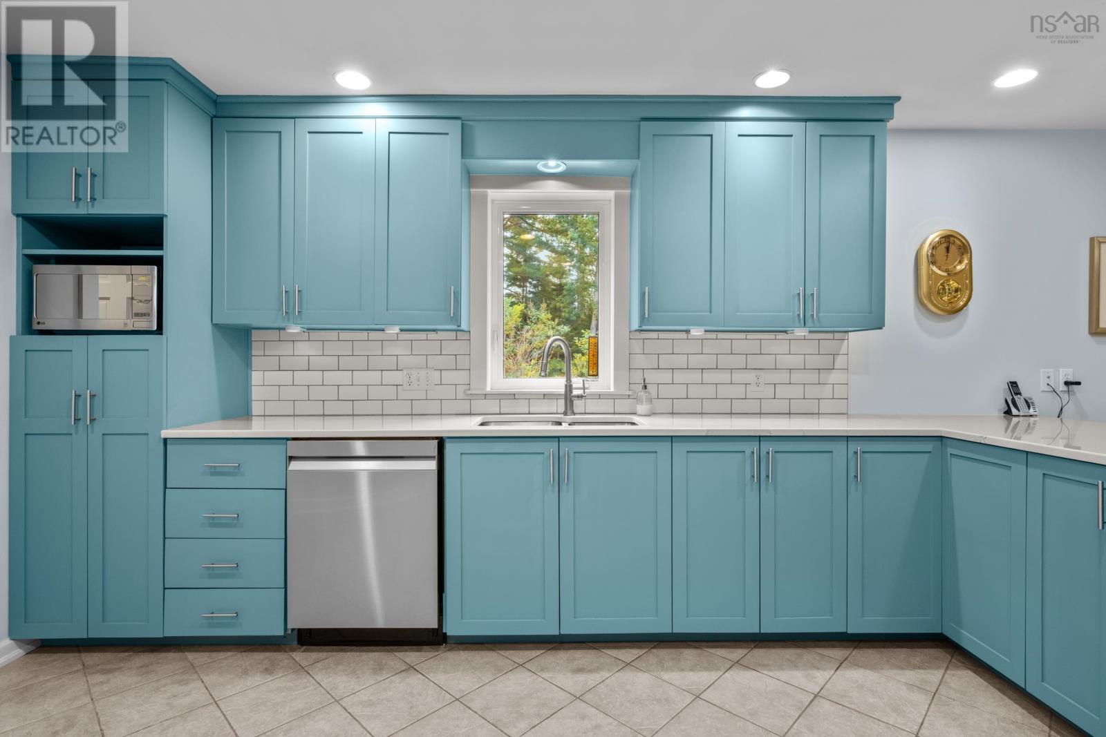 Property 17 of 50 of 532 Oakland Road