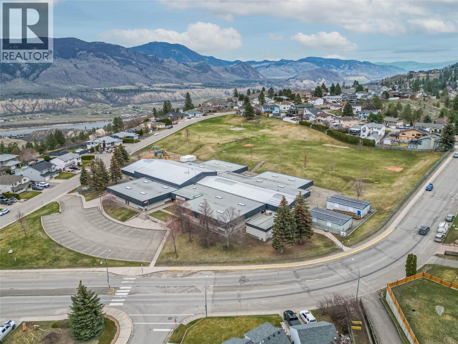 2585 QU'APPELLE Boulevard, Kamloops