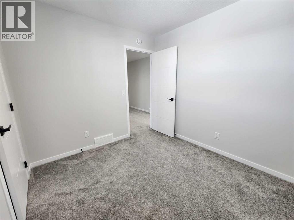 Single Family House for Sale in  Edith Road NW Glacier Ridge Calgary 