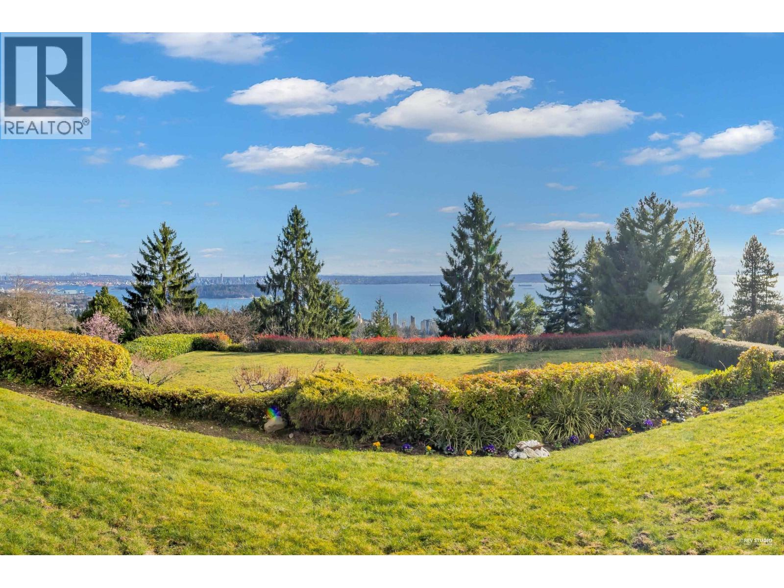 11 2238 FOLKESTONE WAY, West Vancouver