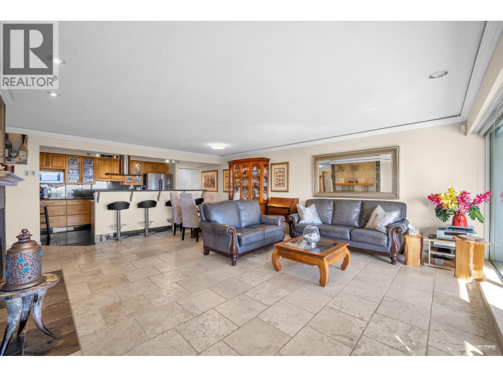 11 2238 FOLKESTONE WAY, West Vancouver