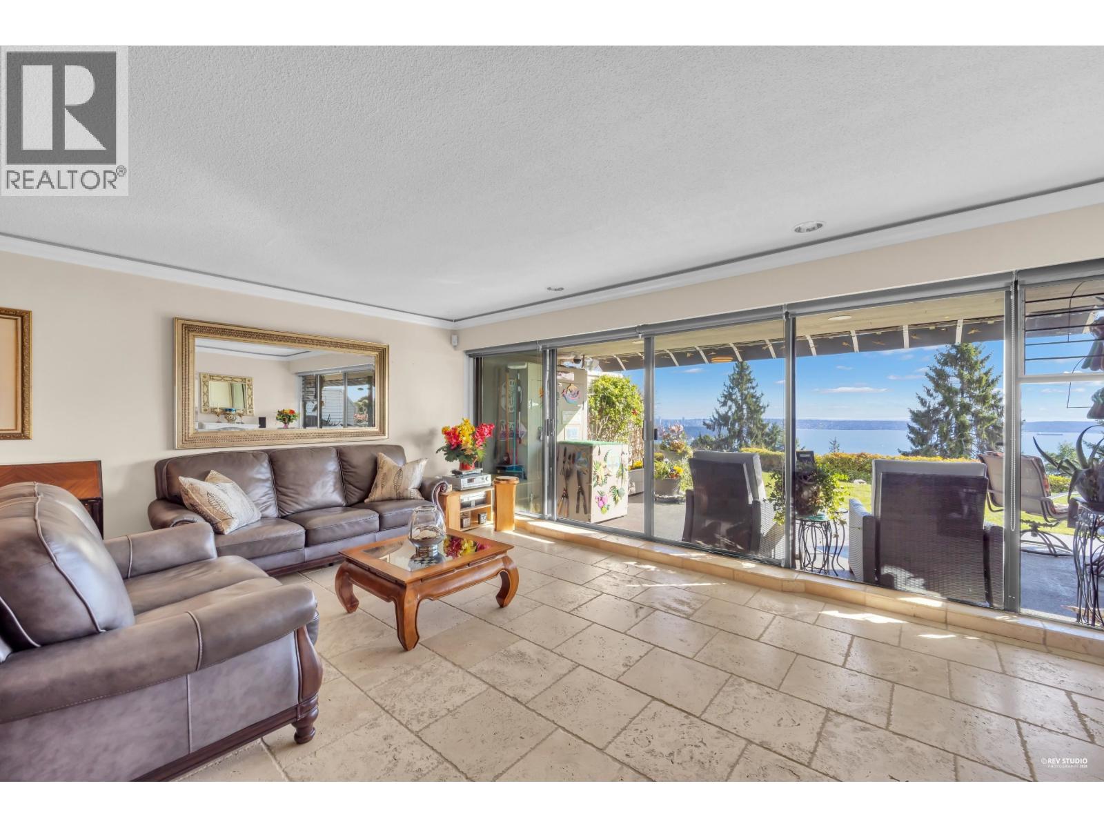 11 2238 FOLKESTONE WAY, West Vancouver