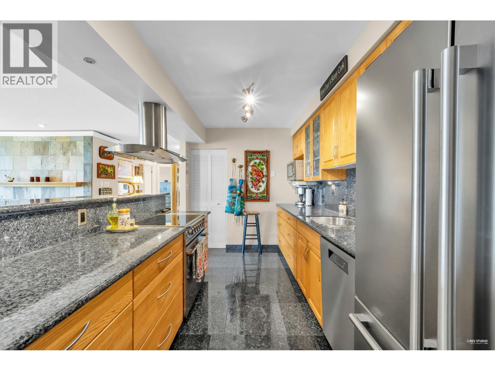 11 2238 FOLKESTONE WAY, West Vancouver