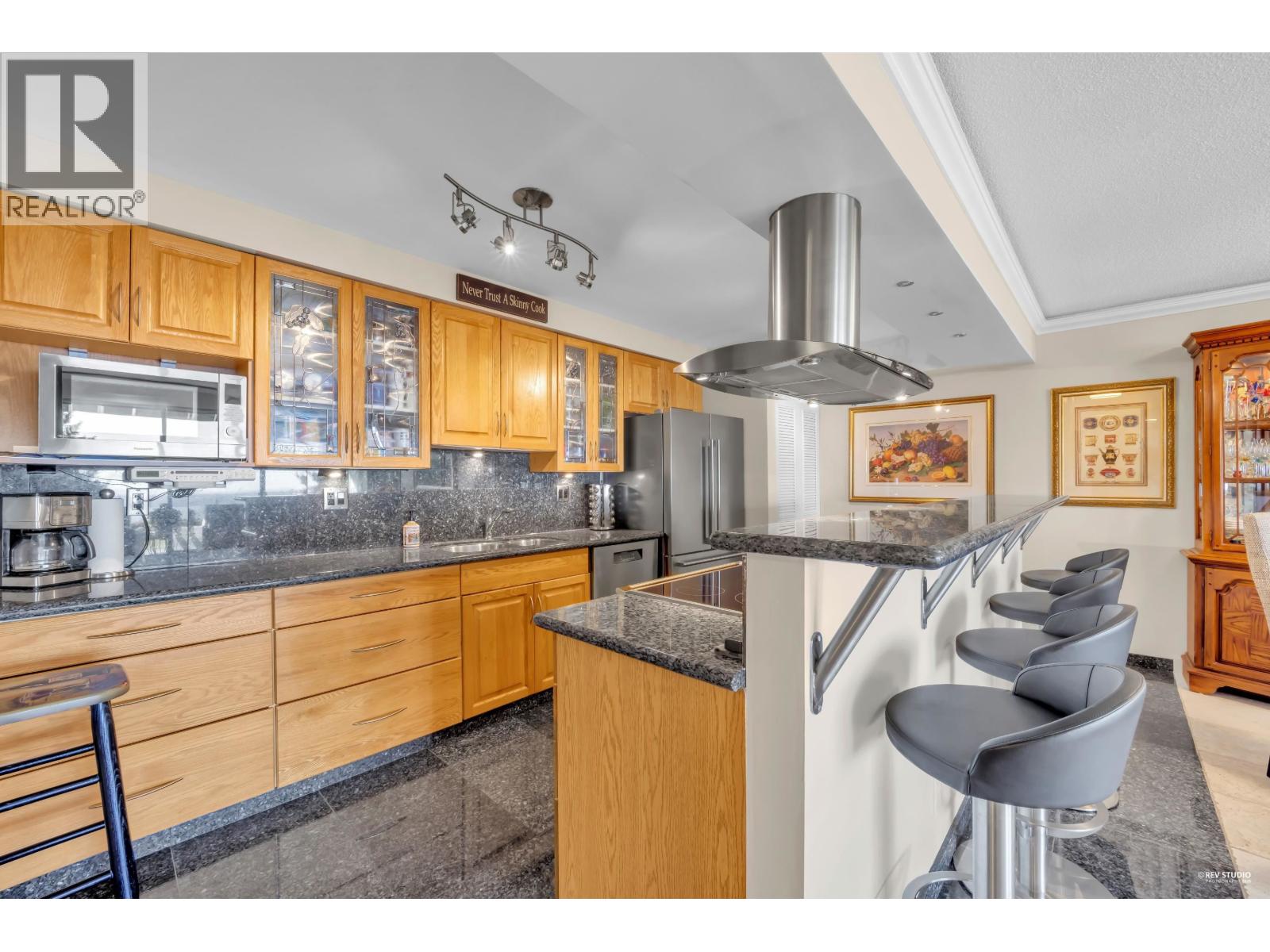 11 2238 FOLKESTONE WAY, West Vancouver