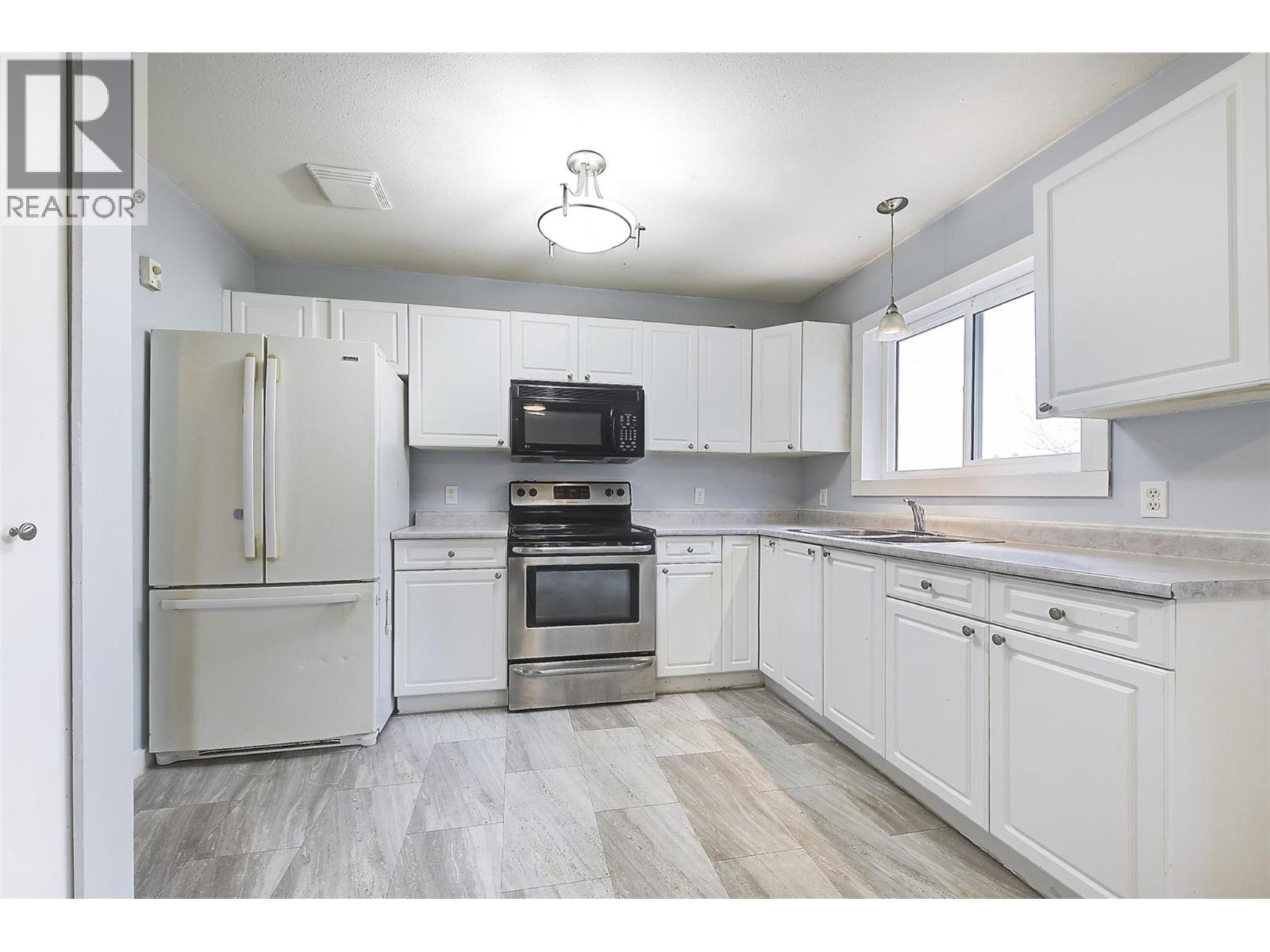 2732 Riffington Place, West Kelowna