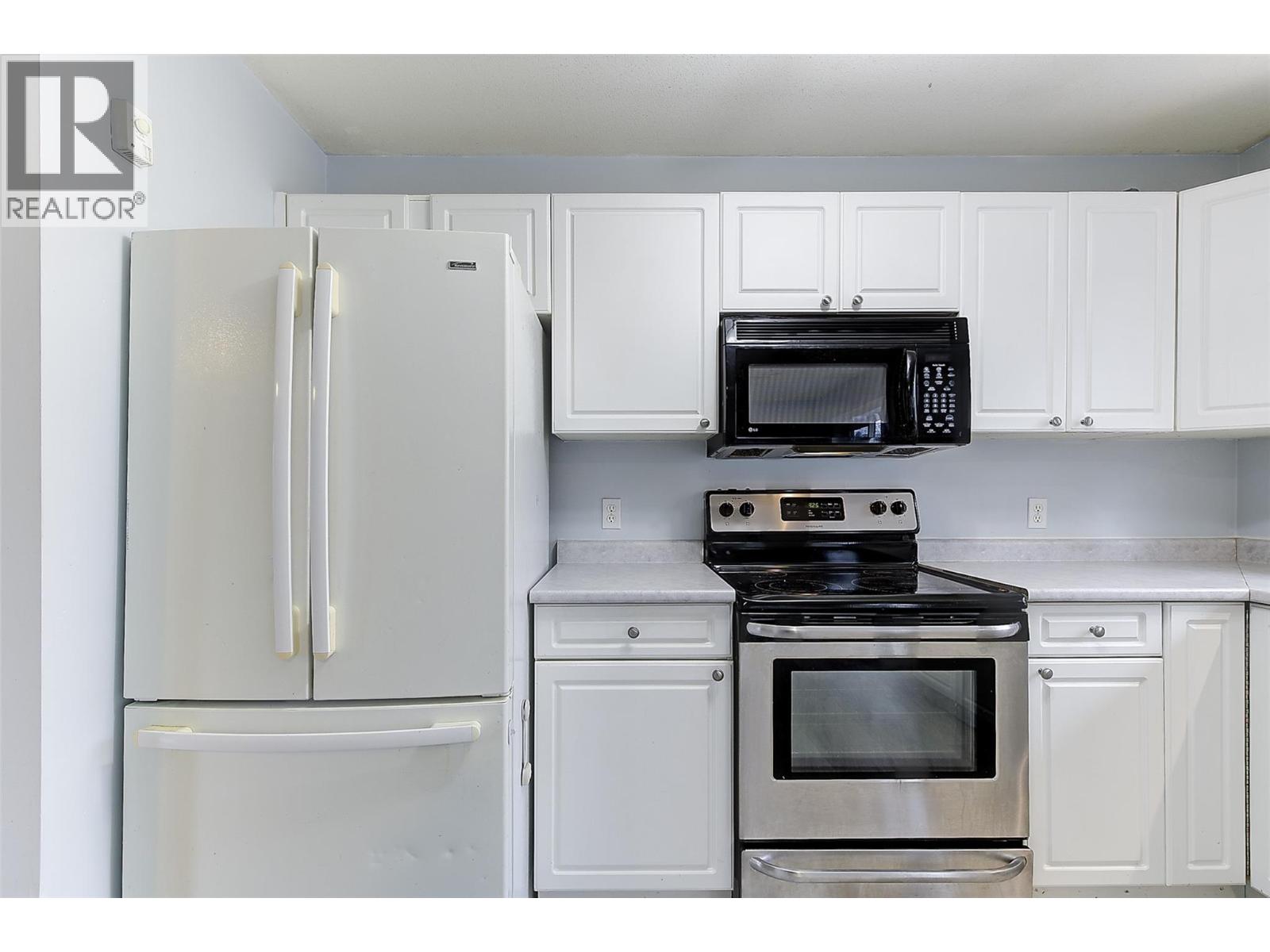 2732 Riffington Place, West Kelowna