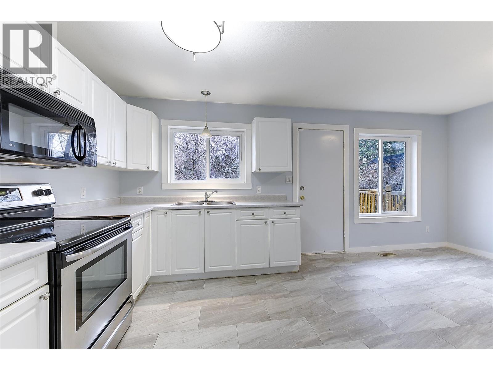 2732 Riffington Place, West Kelowna