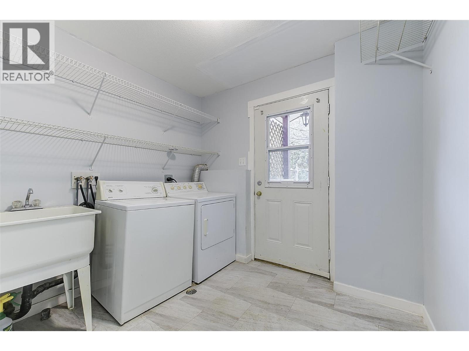 2732 Riffington Place, West Kelowna