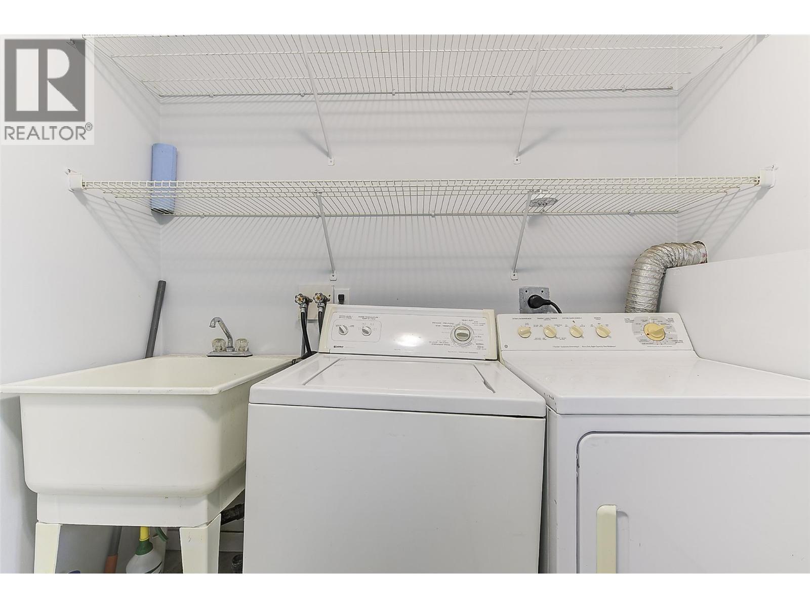 2732 Riffington Place, West Kelowna