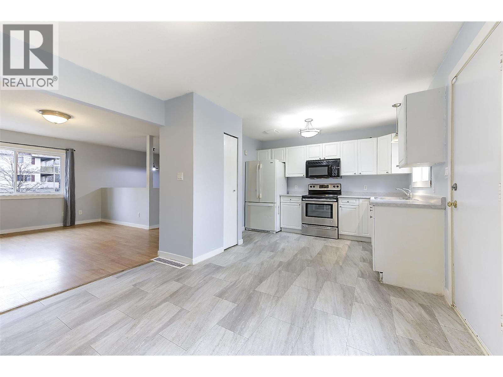 2732 Riffington Place, West Kelowna