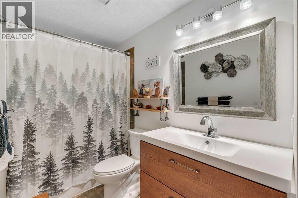 Single Family House for Sale in   Hemlock Crescent SW Spruce Cliff Calgary 