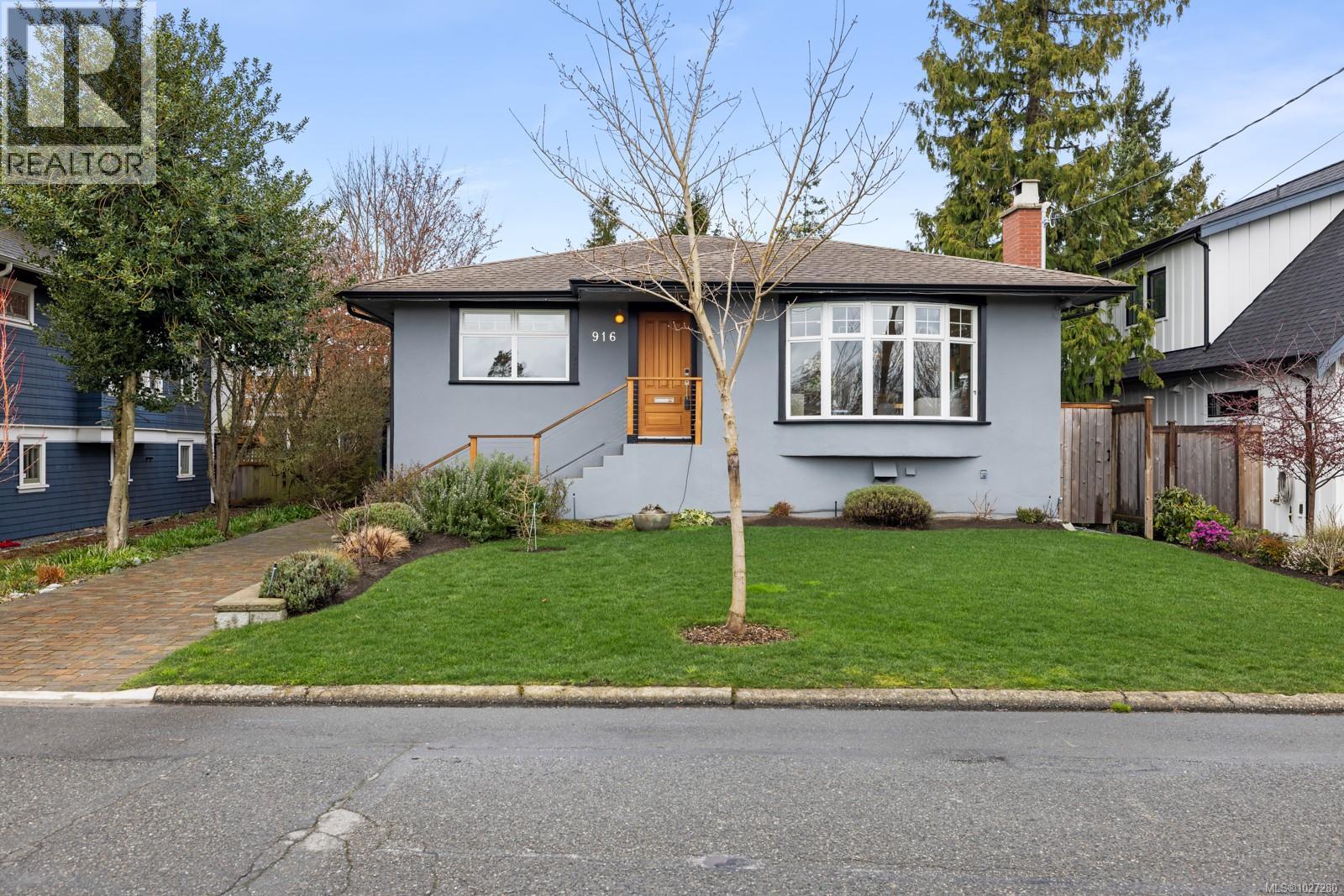  916 Monterey Avenue, Oak Bay