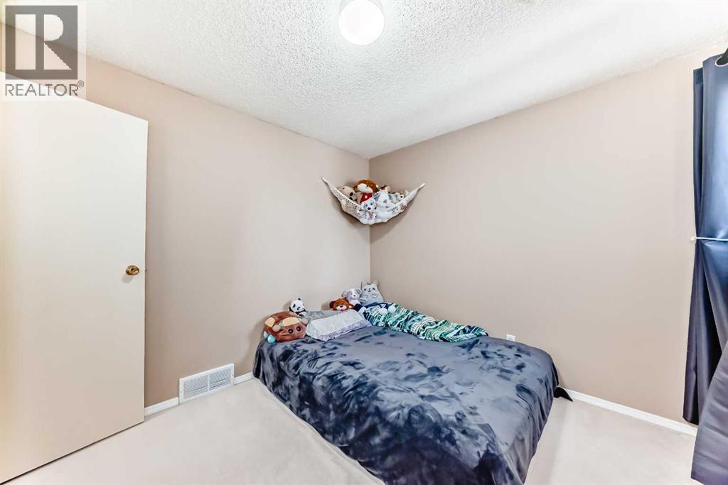 Single Family House 3 Level for Sale in  Falshire Terrace NE Falconridge Calgary 