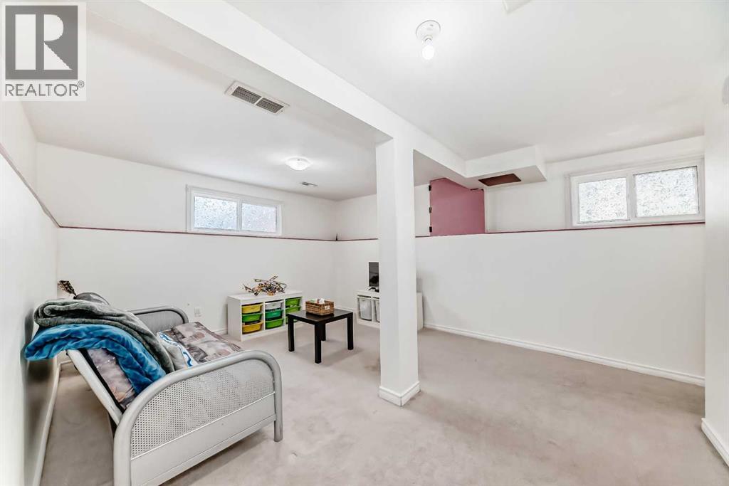 Single Family House 3 Level for Sale in  Falshire Terrace NE Falconridge Calgary 